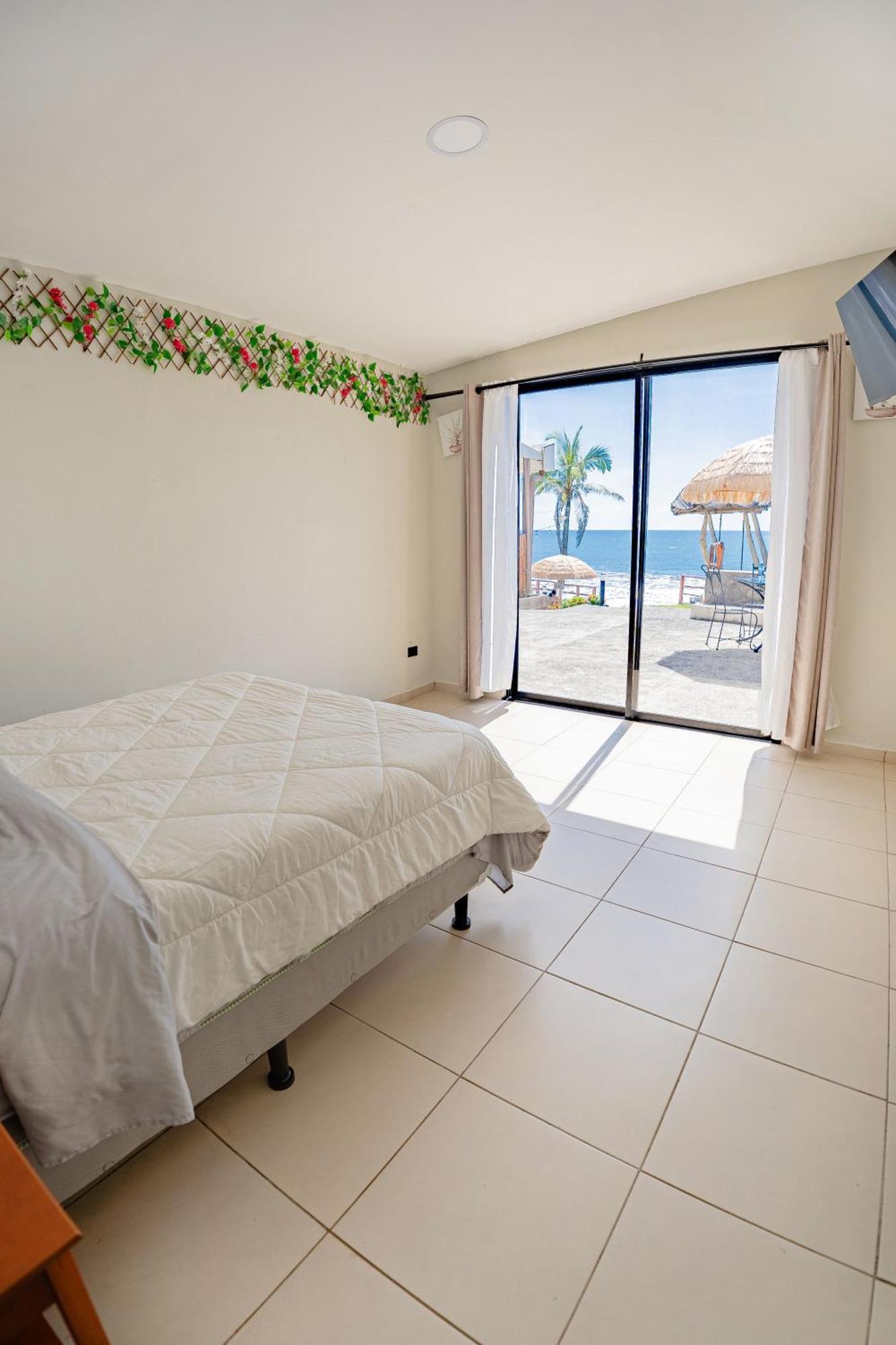 Reef On The Water Hotel Tamanique Kültér fotó